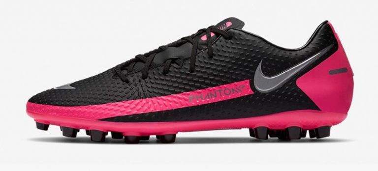 nike studded football boots